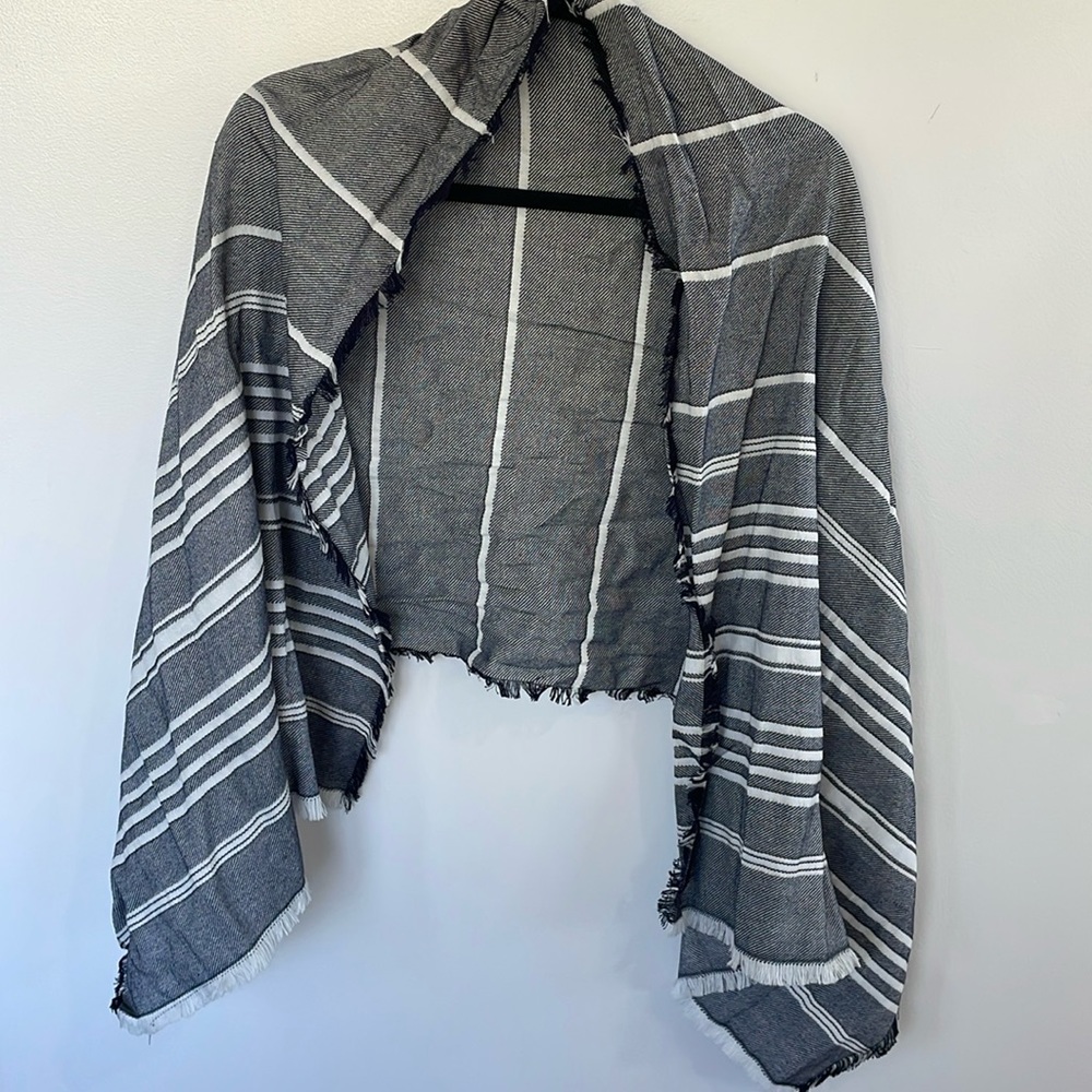 Banana Republic tartan plaid black and cream scarf. Fringed detail.
